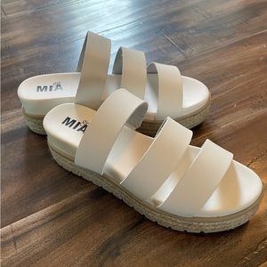 NWT Girl MIA platform sandals